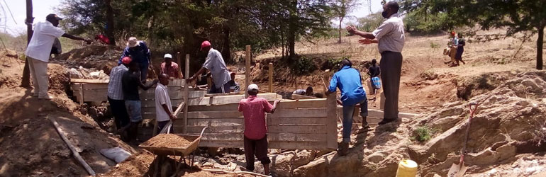 6. De bouw van Mutuku dam - Ivutini (aug. 2020)