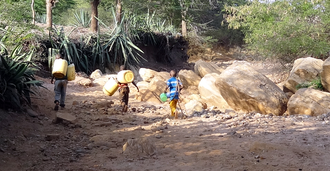 4. Kinderen op zoek naar water - Ivutini (juni 2019)